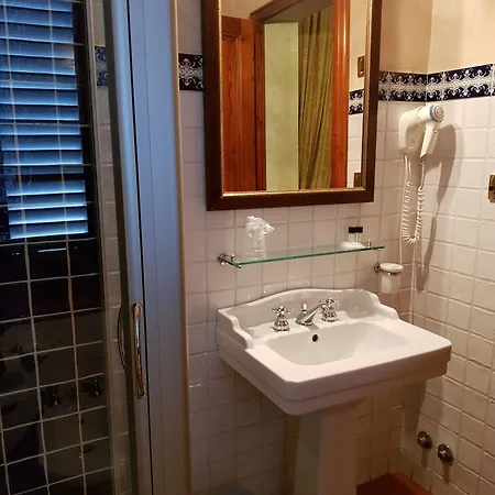 Alojamento de Acomodação e Pequeno-almoço Palazzo Al Torrione 2 4*