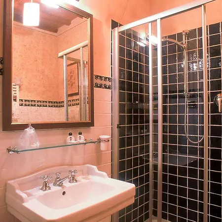 Alojamento de Acomodação e Pequeno-almoço Palazzo Al Torrione 2 San Gimignano